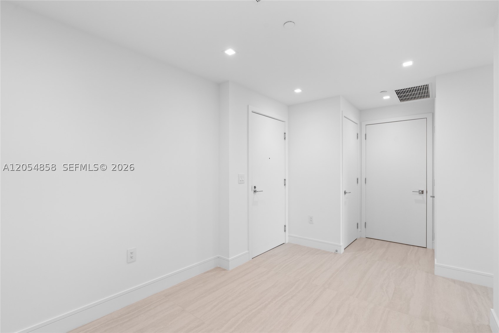 2411 Laguna Circle #1604, North Miami FL 33181