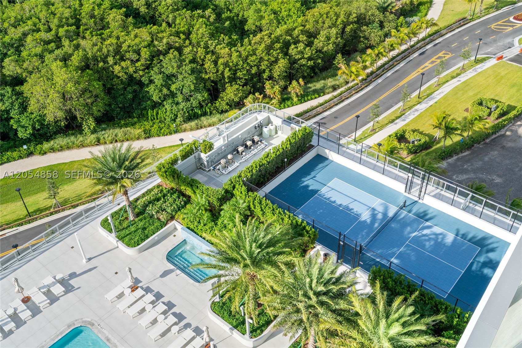 2411 Laguna Circle #1604, North Miami FL 33181