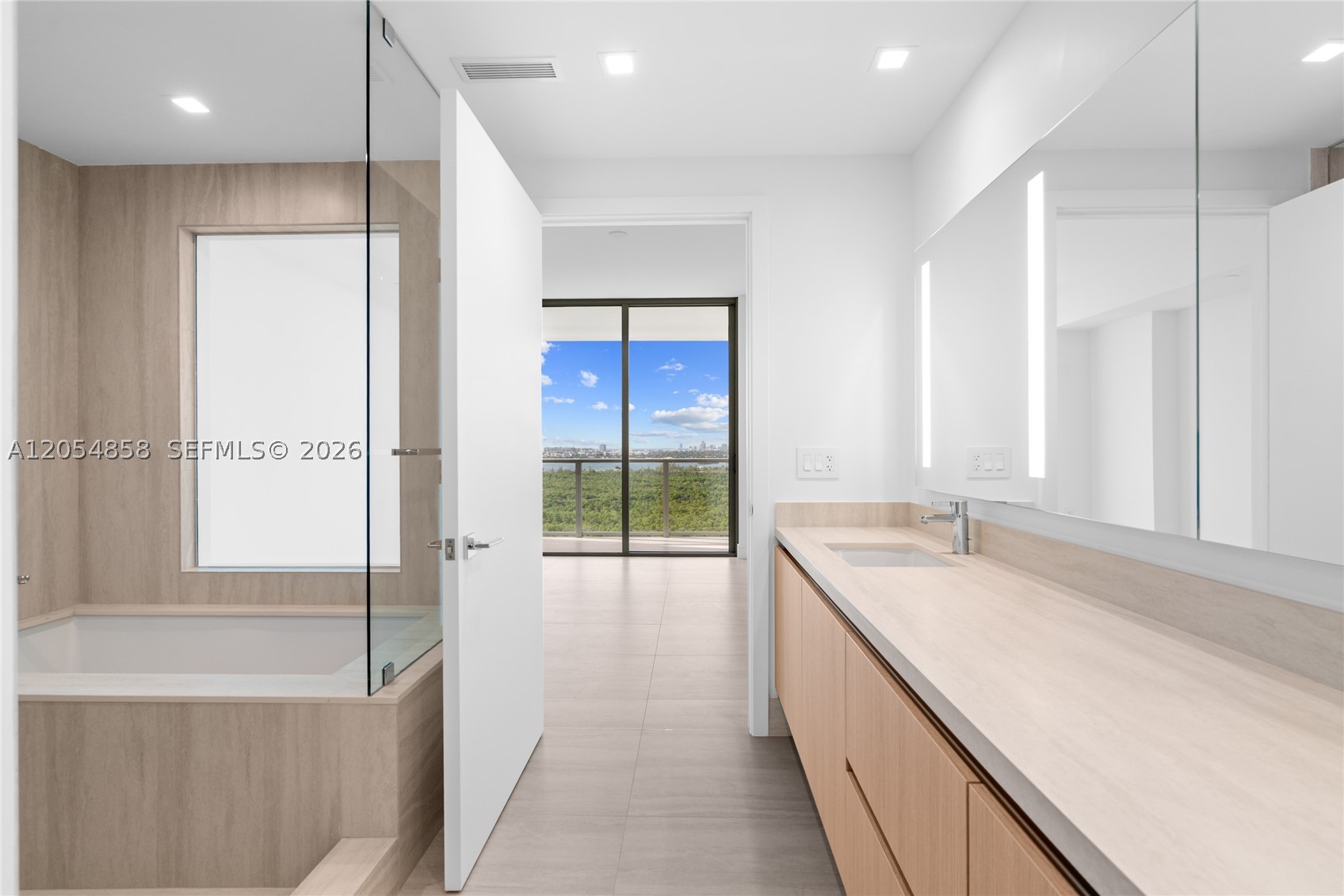 2411 Laguna Circle #1604, North Miami FL 33181