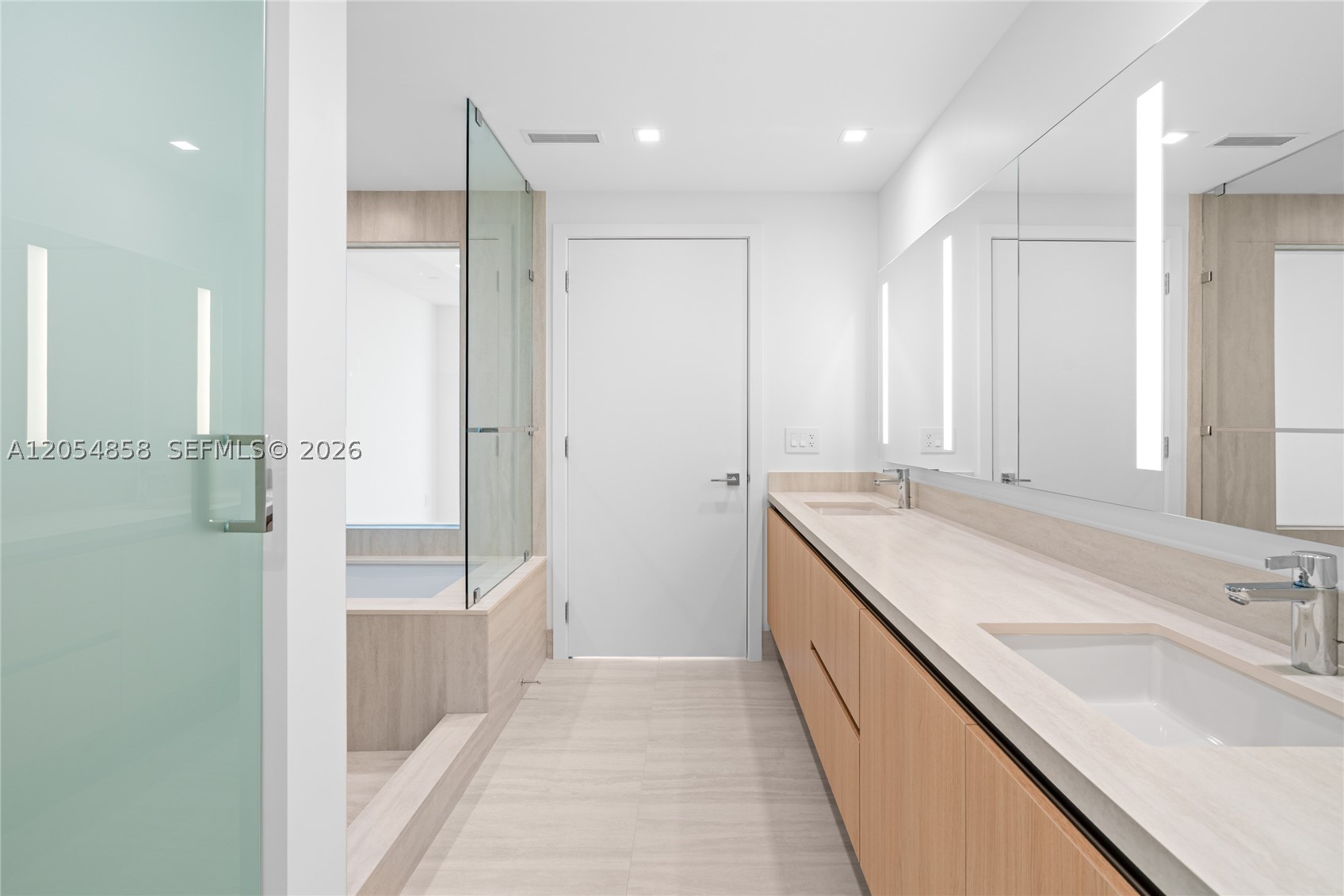 2411 Laguna Circle #1604, North Miami FL 33181