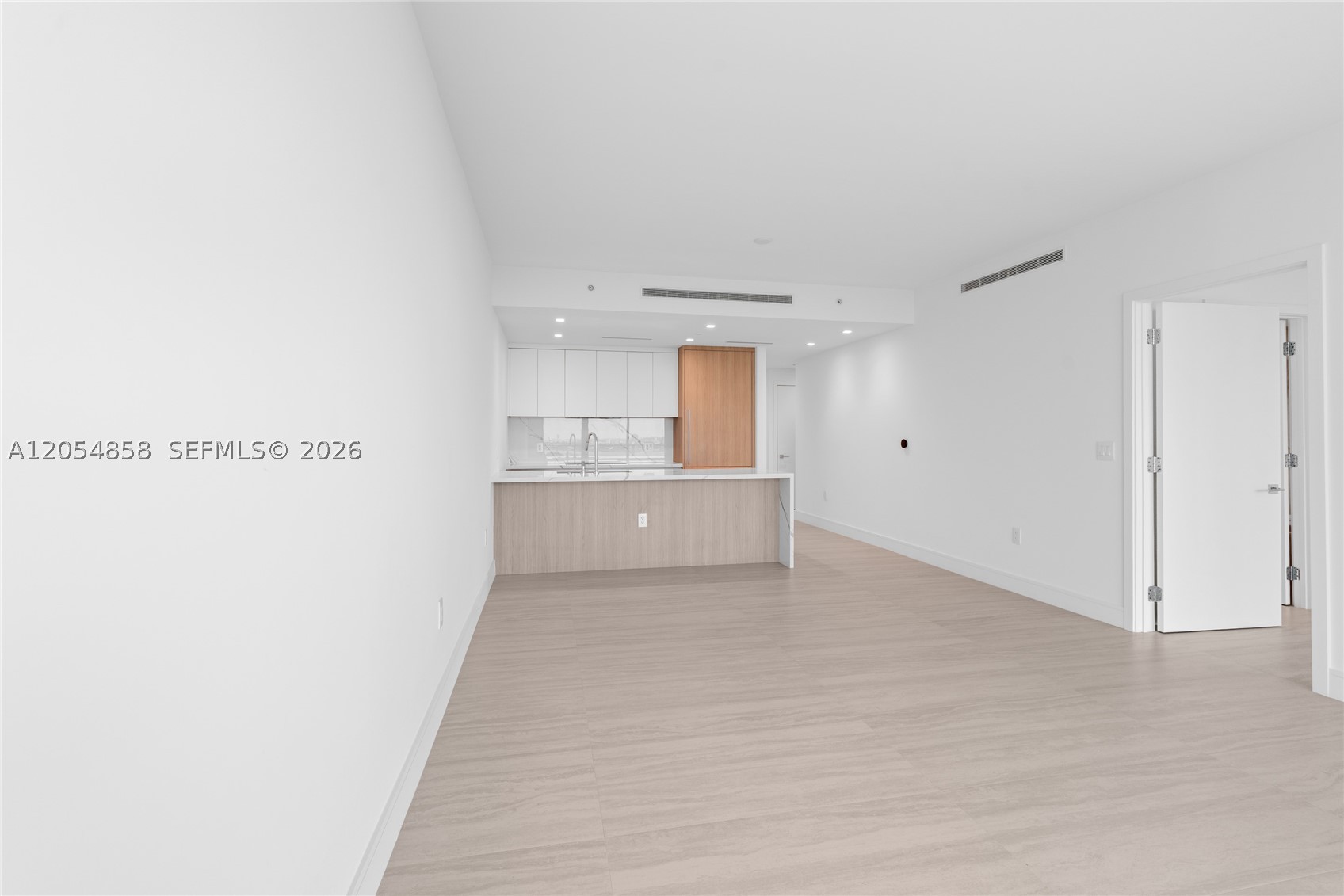 2411 Laguna Circle #1604, North Miami FL 33181