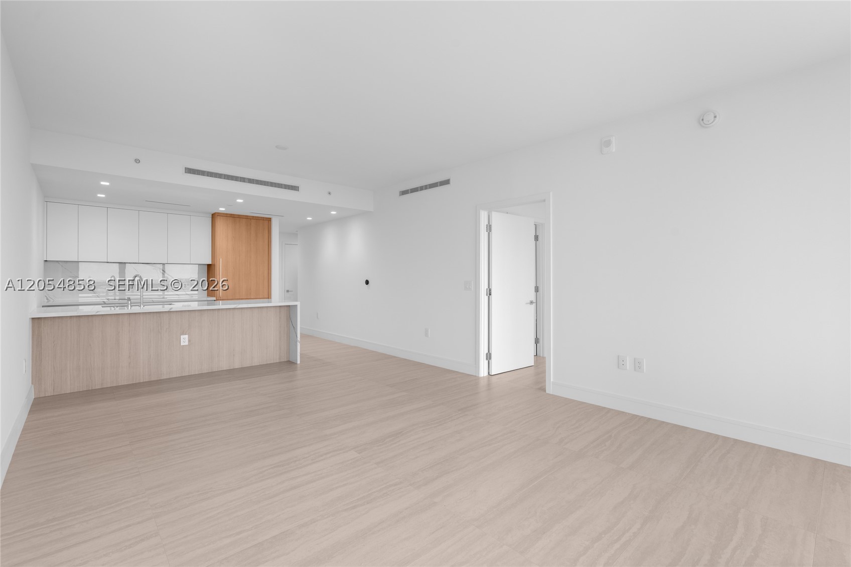 2411 Laguna Circle #1604, North Miami FL 33181