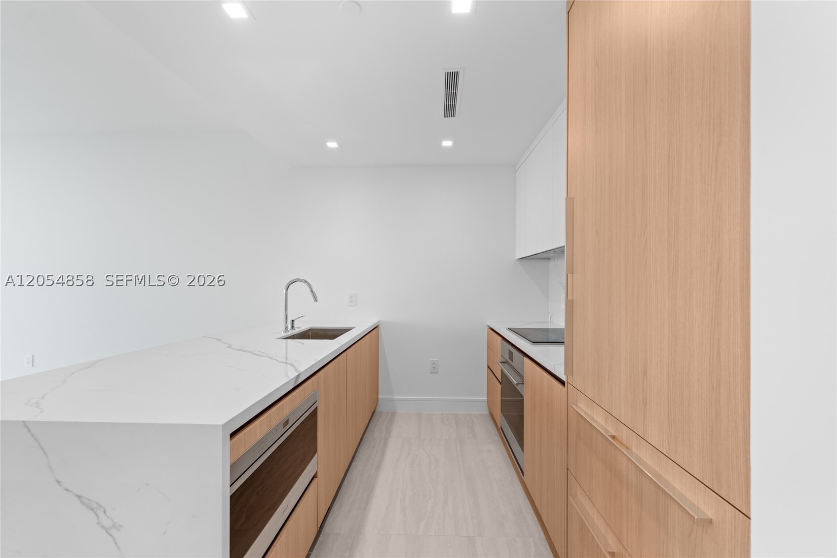 2411 Laguna Circle #1604, North Miami FL 33181