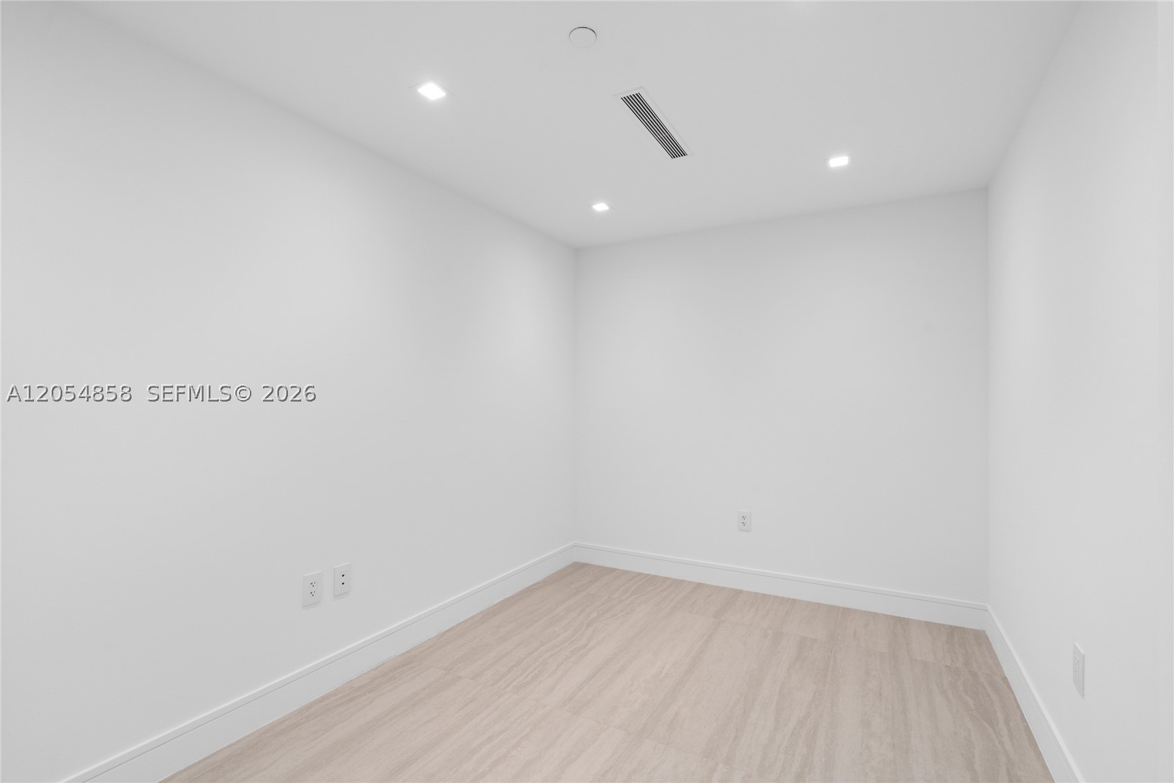 2411 Laguna Circle #1604, North Miami FL 33181