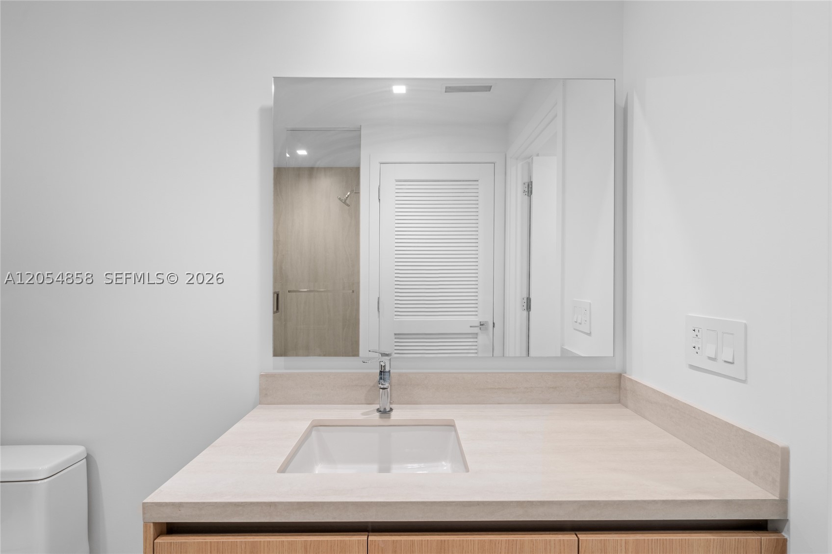 2411 Laguna Circle #1604, North Miami FL 33181
