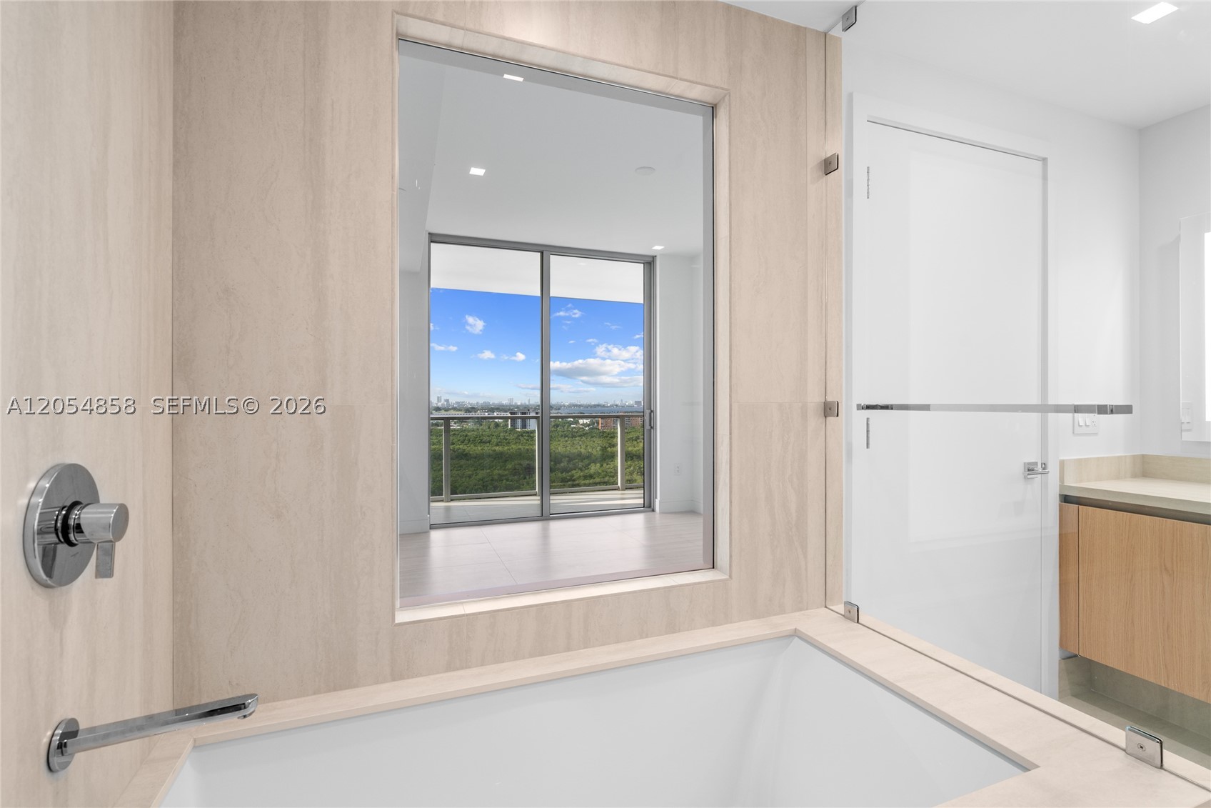 2411 Laguna Circle #1604, North Miami FL 33181