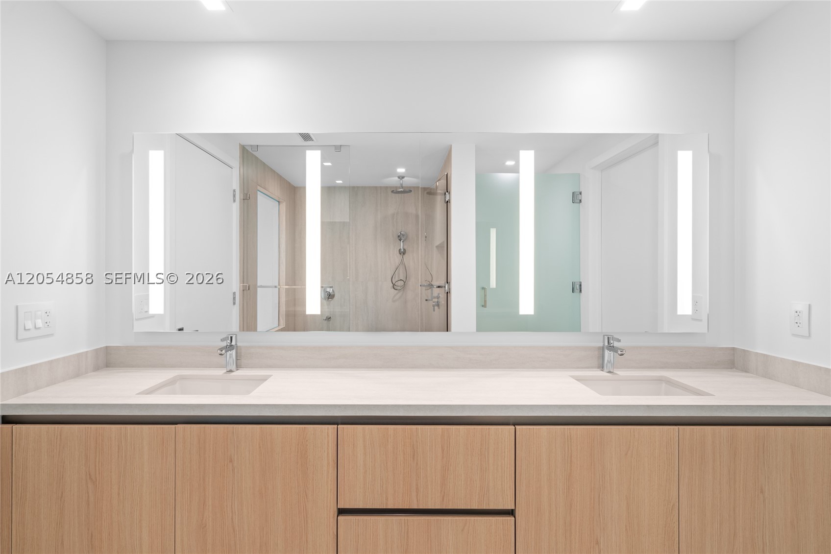 2411 Laguna Circle #1604, North Miami FL 33181