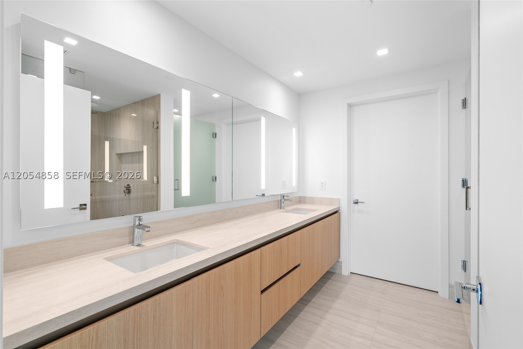 2411 Laguna Circle #1604, North Miami FL 33181