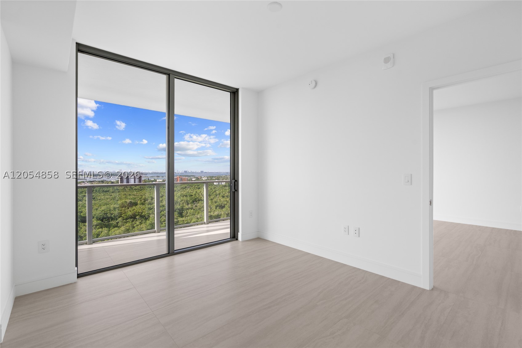 2411 Laguna Circle #1604, North Miami FL 33181