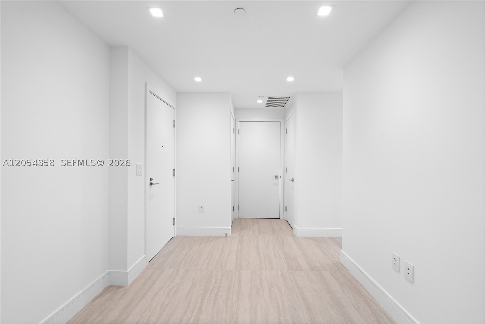 2411 Laguna Circle #1604, North Miami FL 33181