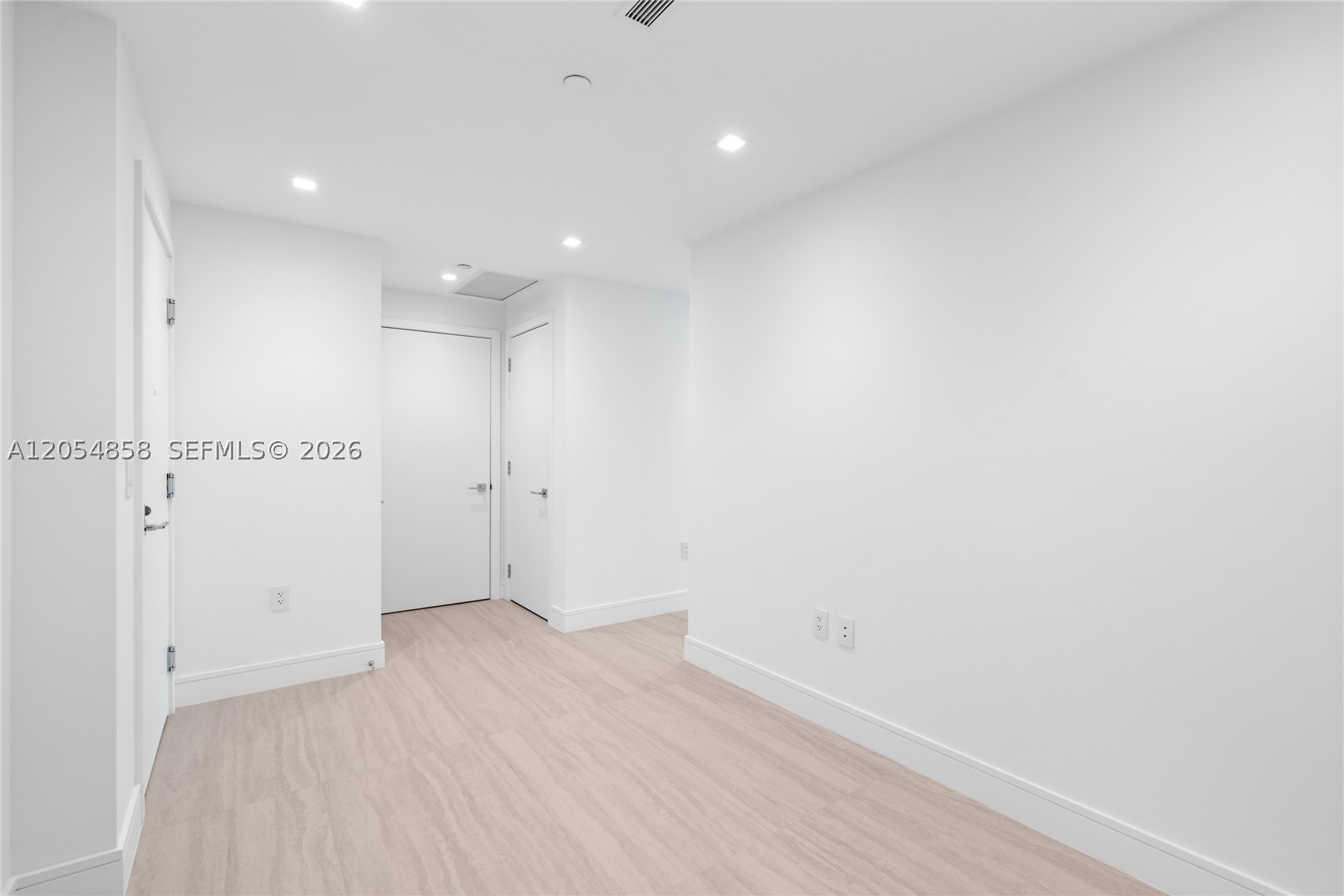 2411 Laguna Circle #1604, North Miami FL 33181