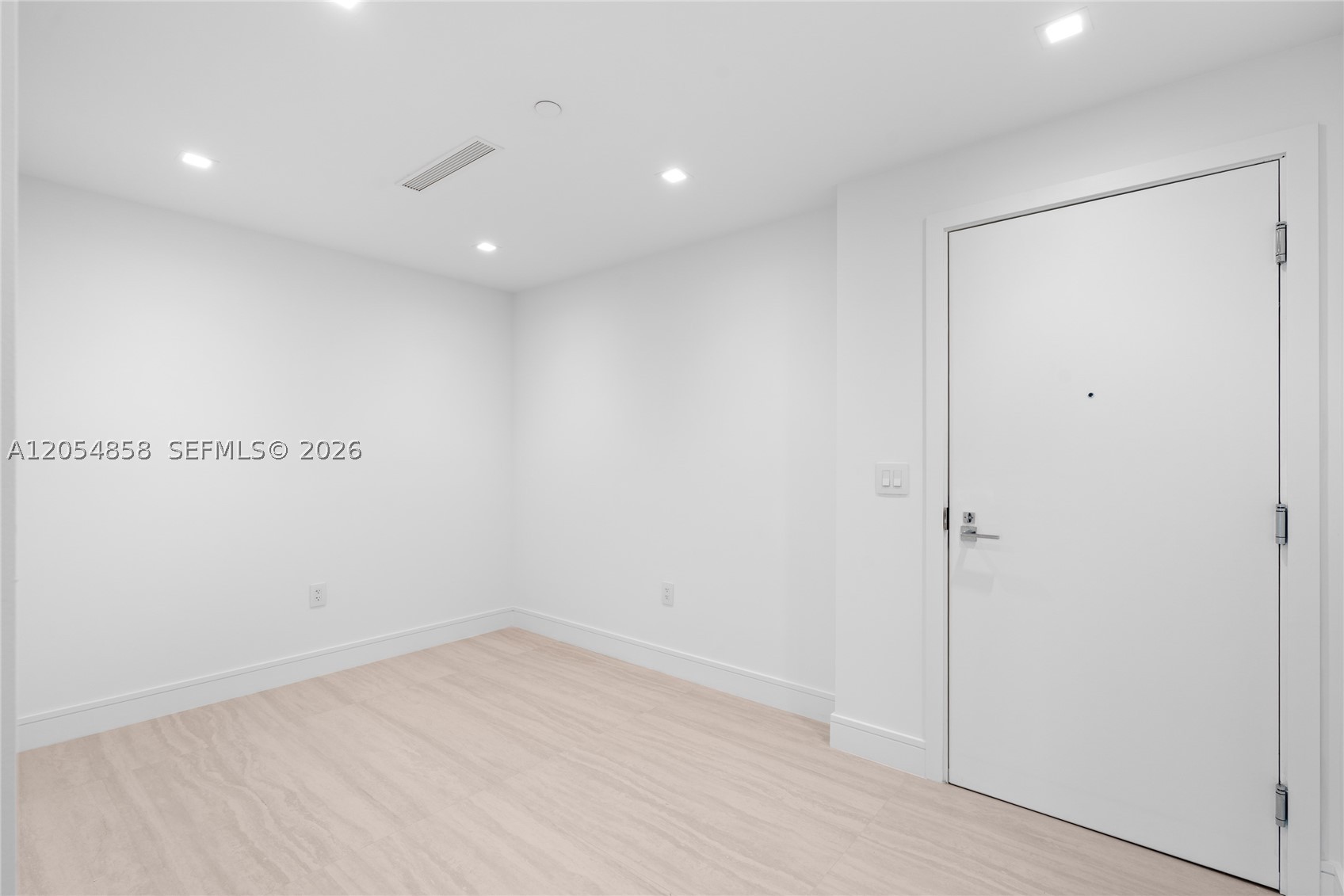 2411 Laguna Circle #1604, North Miami FL 33181