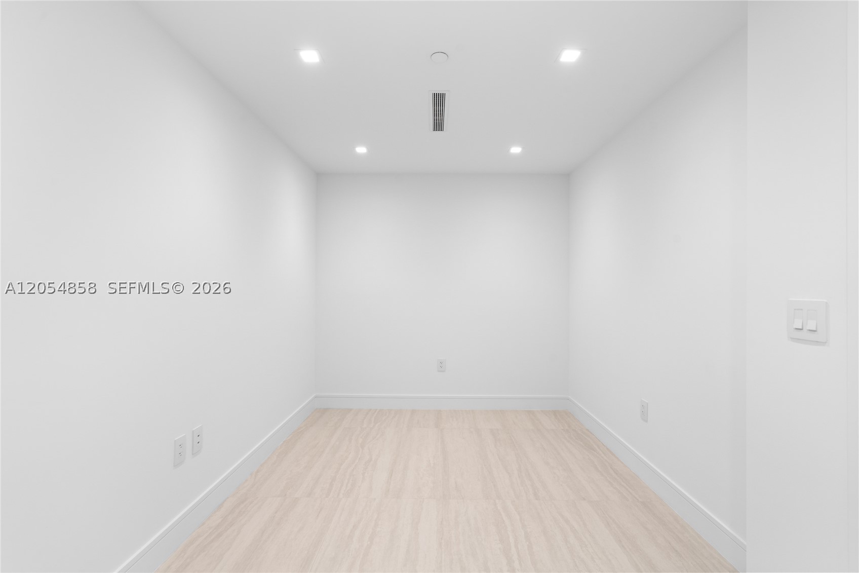 2411 Laguna Circle #1604, North Miami FL 33181