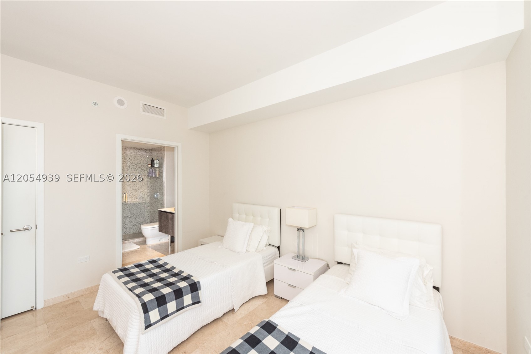 88 SW 7th St #3005, Miami FL 33130
