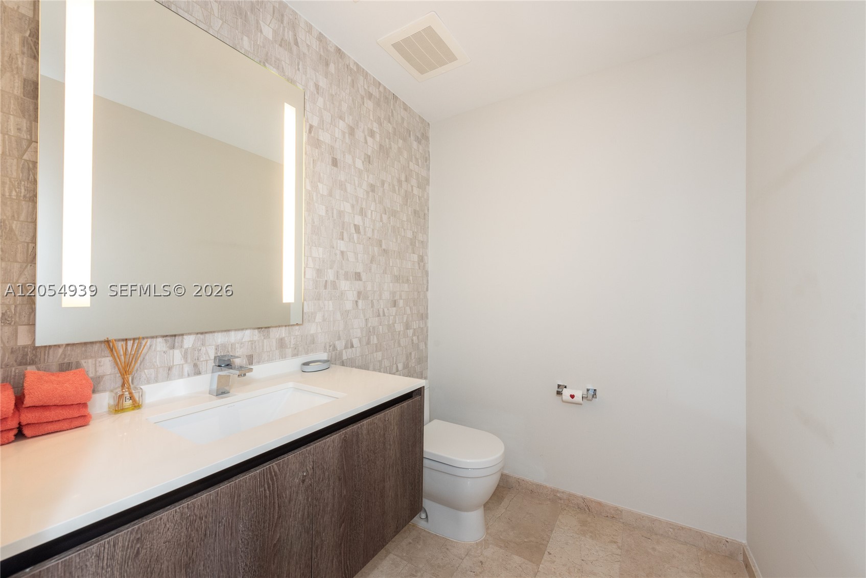 88 SW 7th St #3005, Miami FL 33130