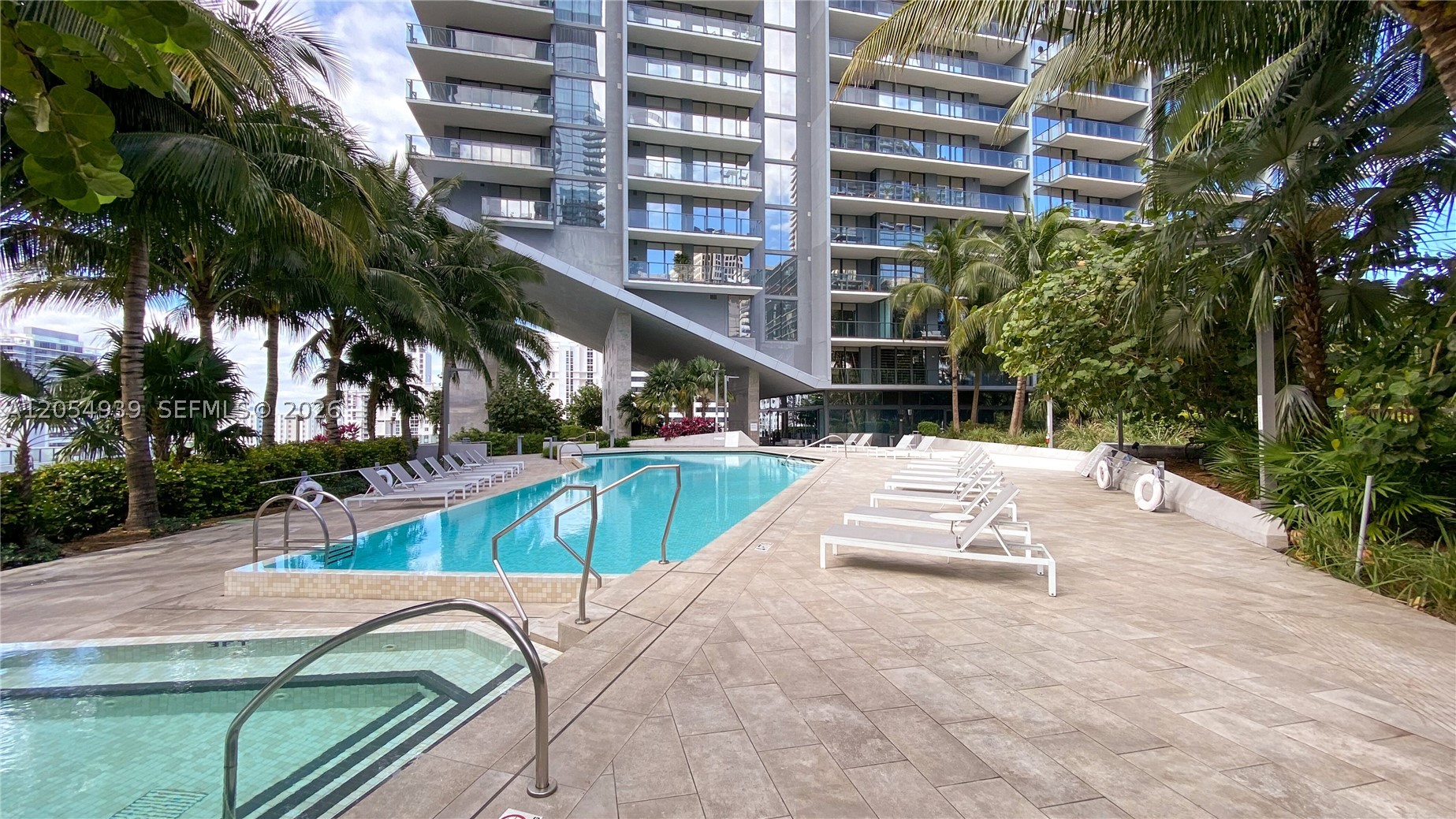 88 SW 7th St #3005, Miami FL 33130