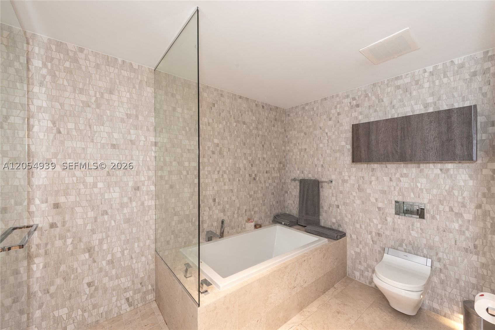 88 SW 7th St #3005, Miami FL 33130