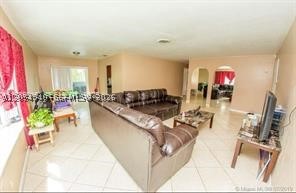 5333 NW 18th St #3A, Lauderhill FL 33313