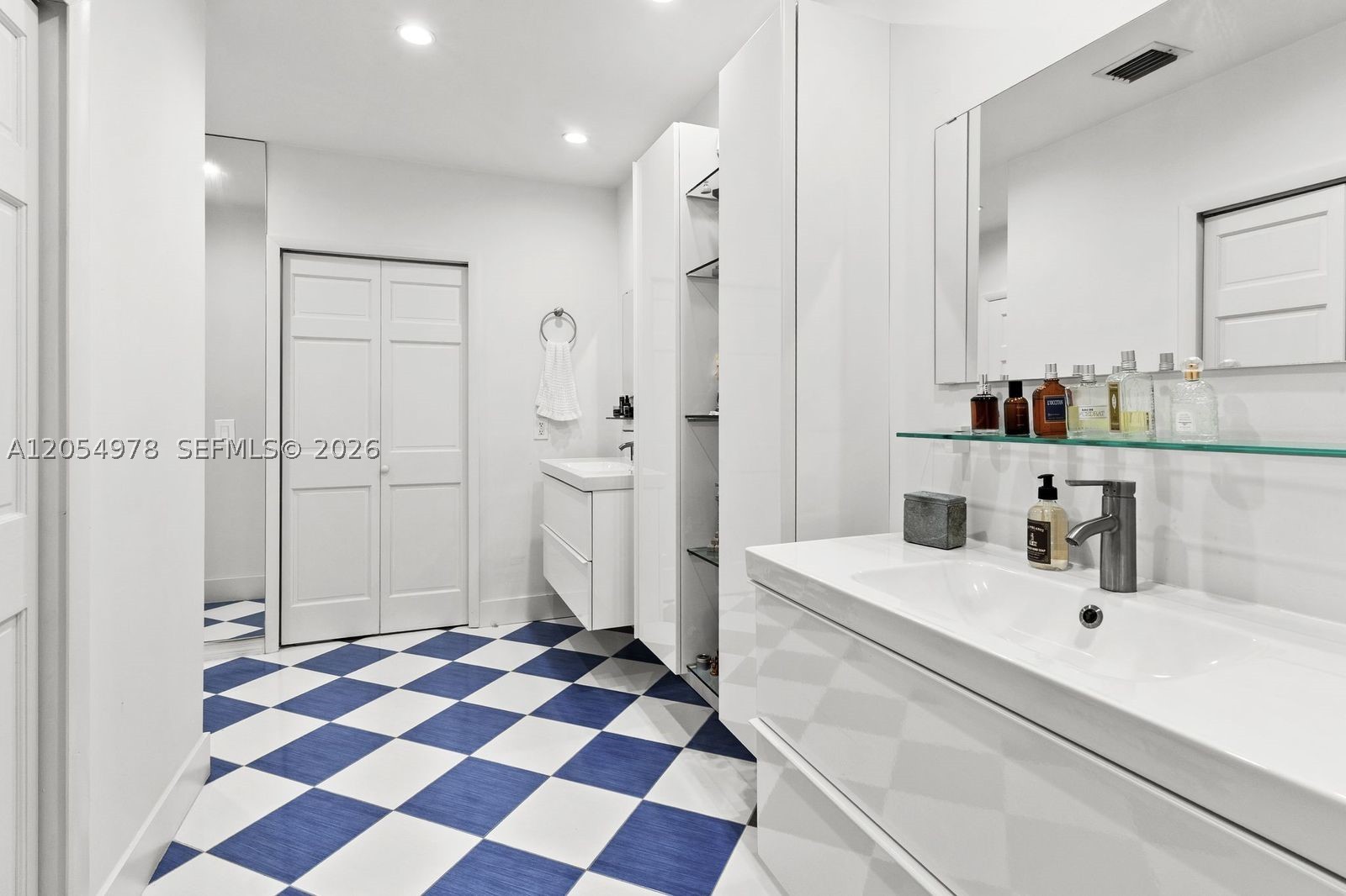 6511 Riviera Dr, Coral Gables FL 33146