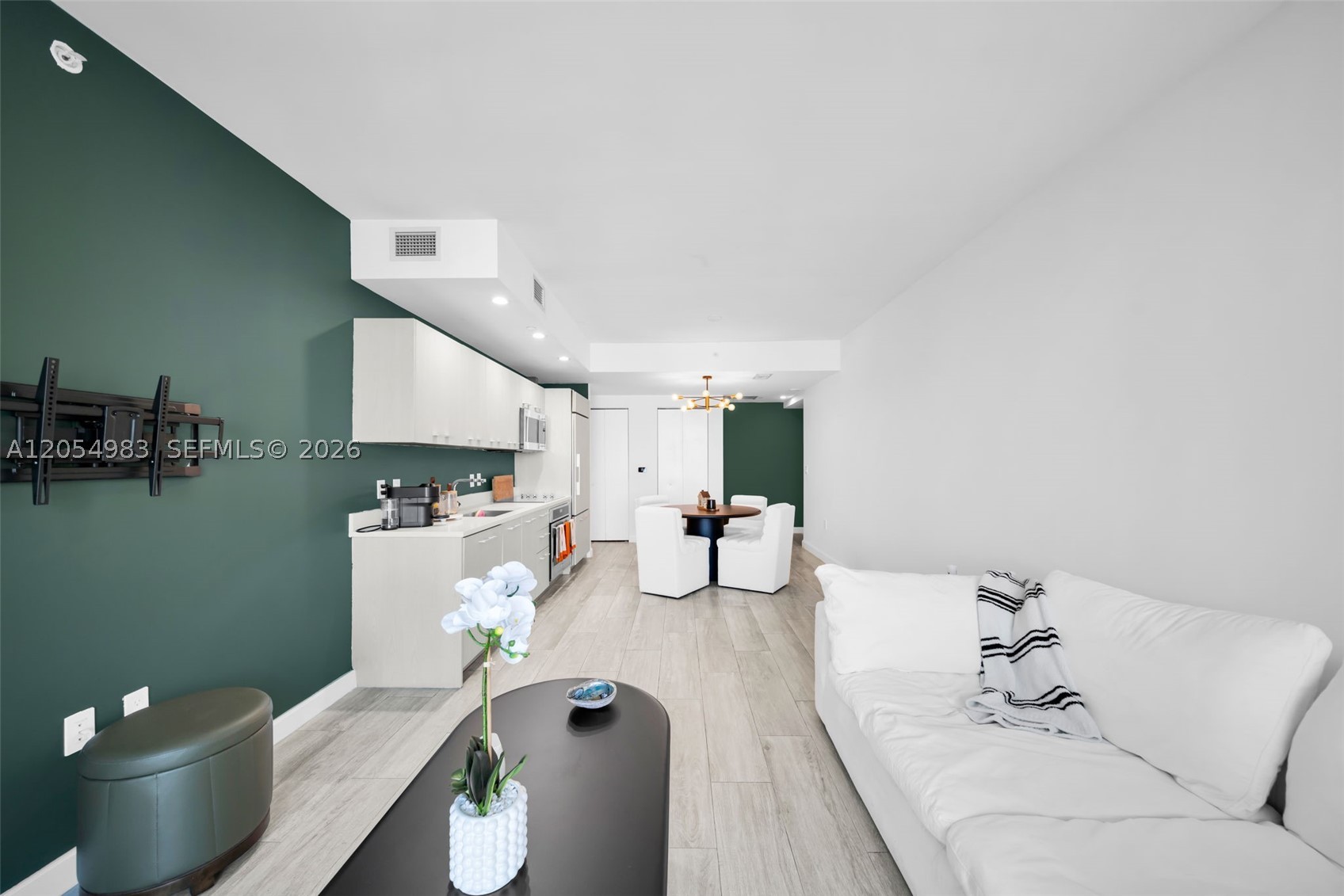 45 SW 9th St #3909, Miami FL 33130