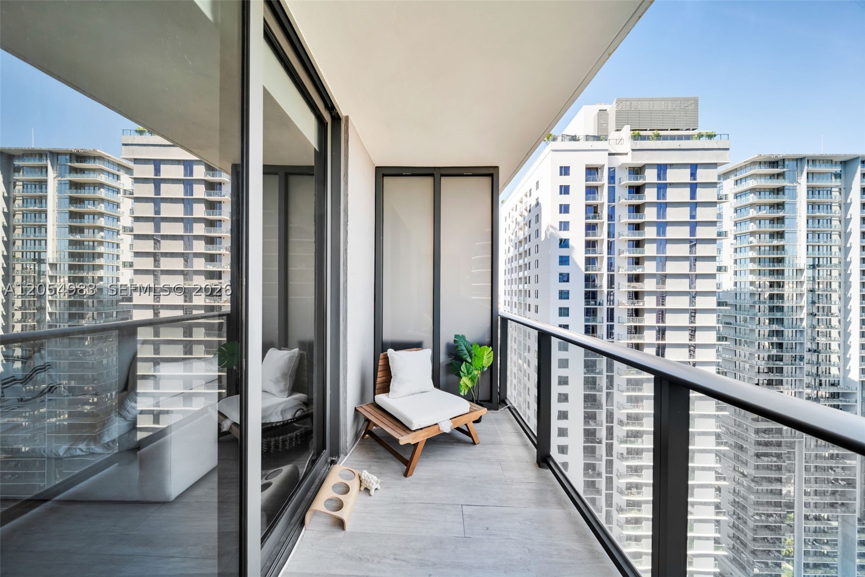 45 SW 9th St #3909, Miami FL 33130