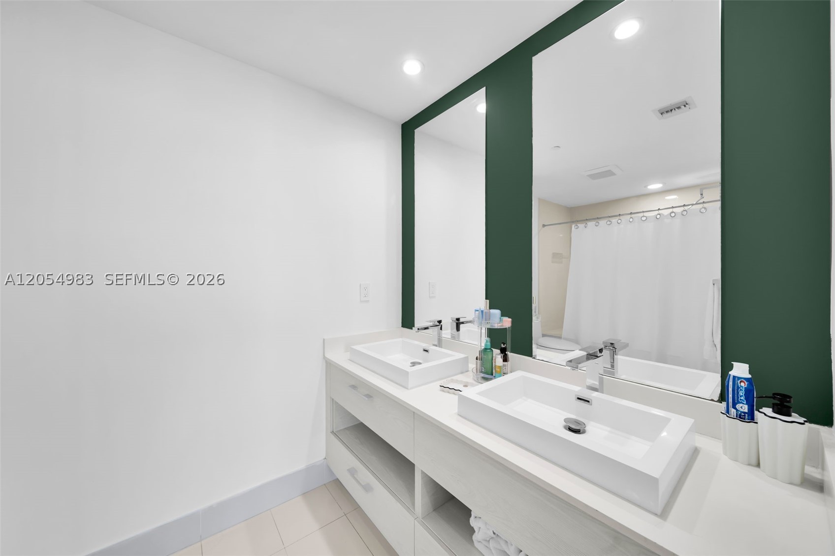 45 SW 9th St #3909, Miami FL 33130