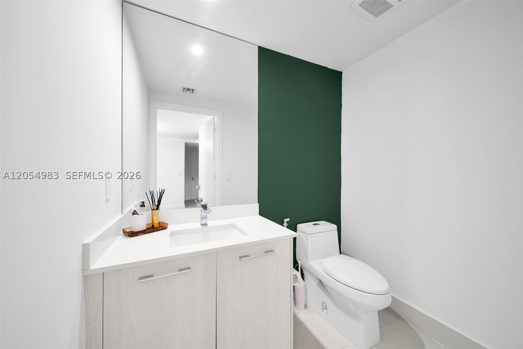 45 SW 9th St #3909, Miami FL 33130