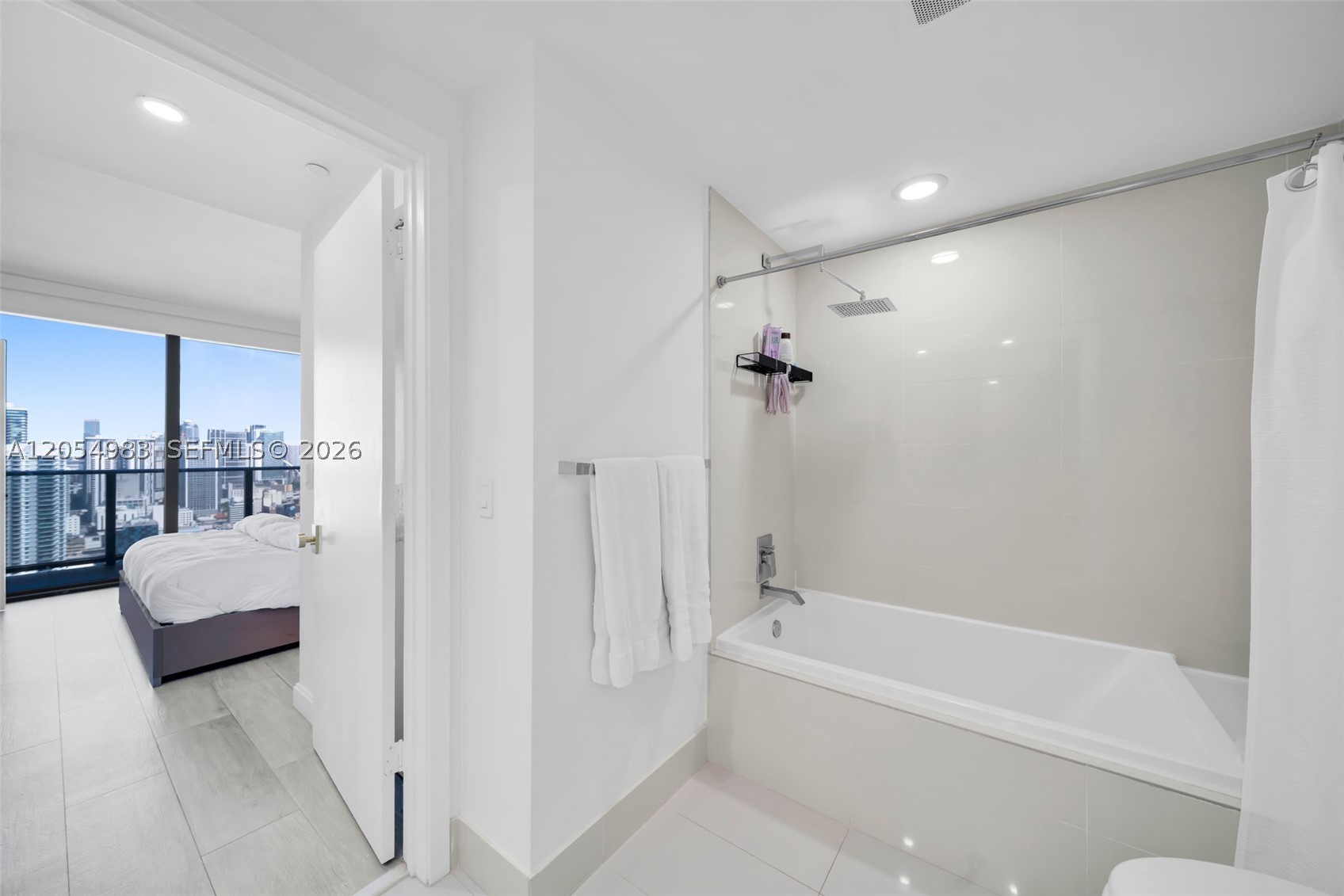 45 SW 9th St #3909, Miami FL 33130