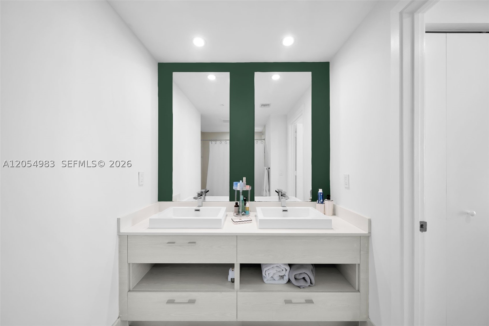 45 SW 9th St #3909, Miami FL 33130