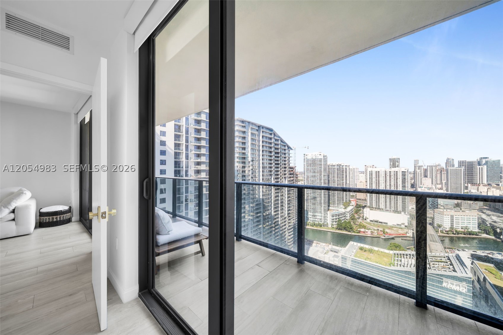 45 SW 9th St #3909, Miami FL 33130