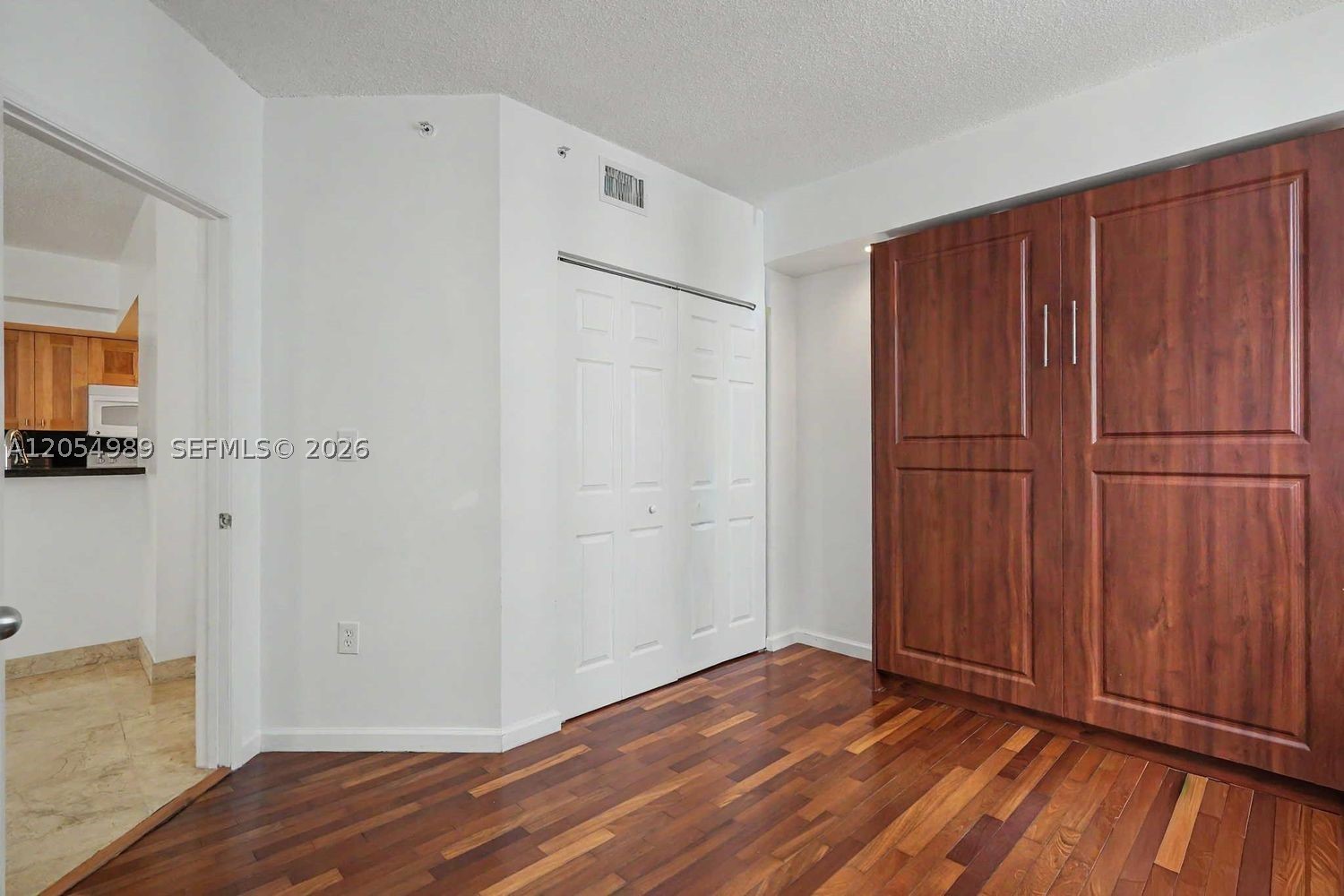 5085 NW 7th St #906, Miami FL 33126