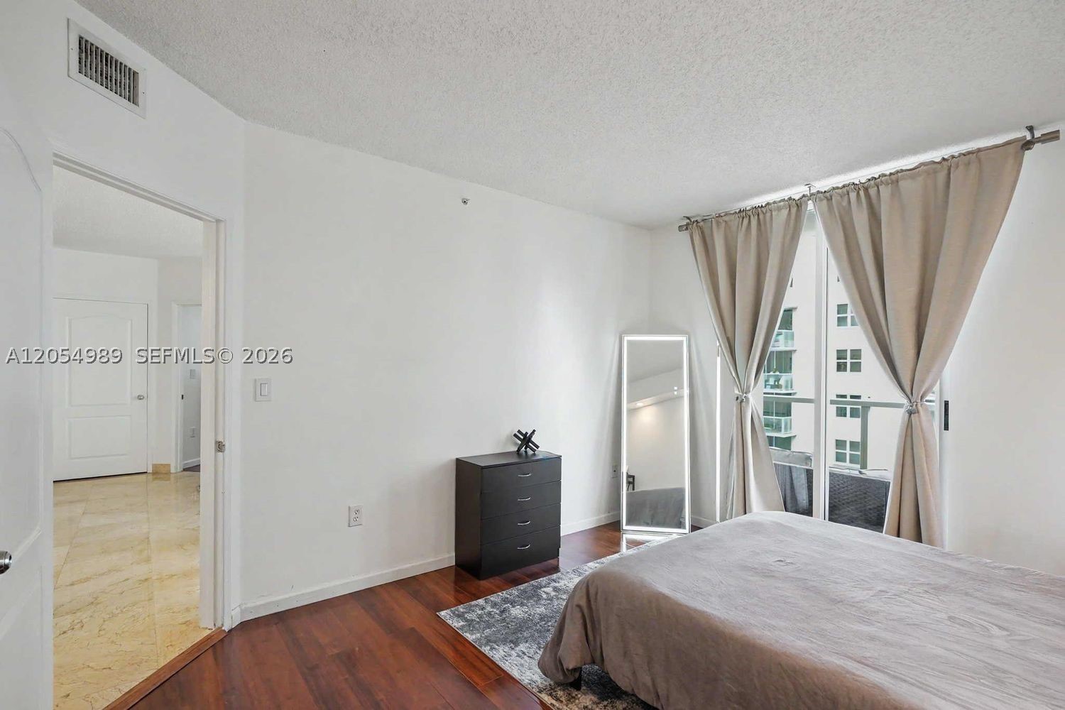 5085 NW 7th St #906, Miami FL 33126