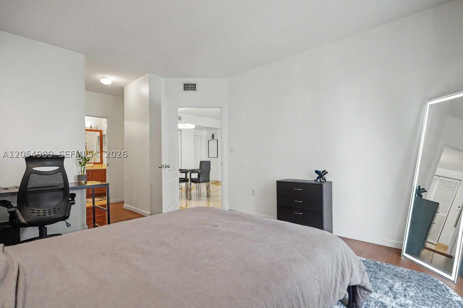 5085 NW 7th St #906, Miami FL 33126