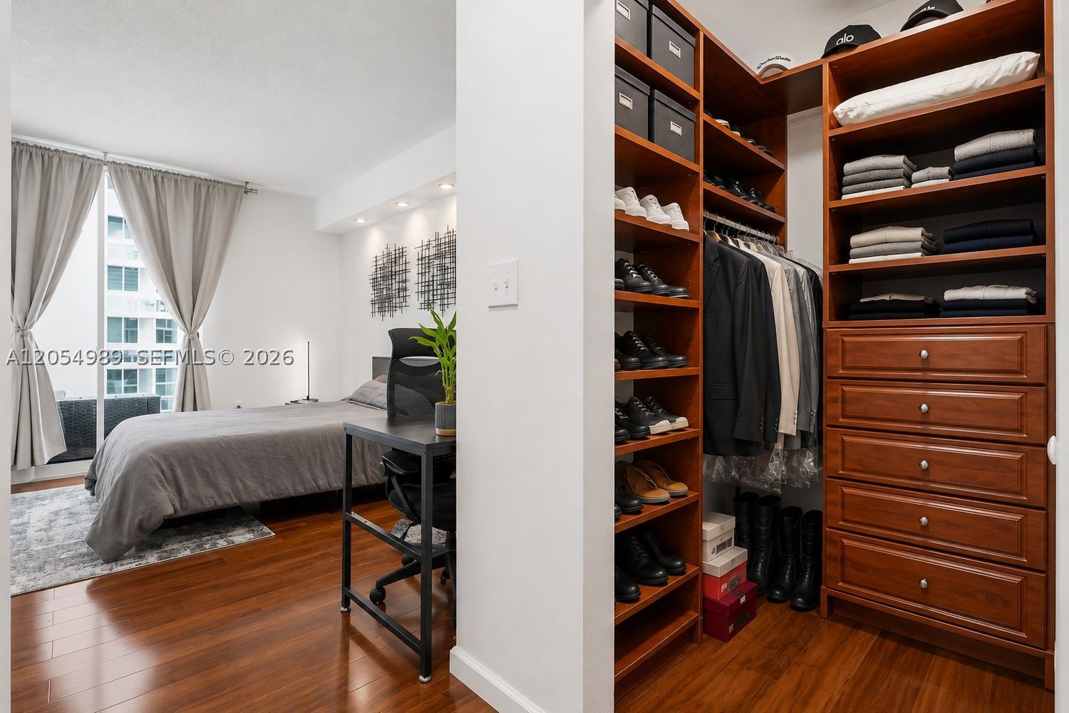 5085 NW 7th St #906, Miami FL 33126