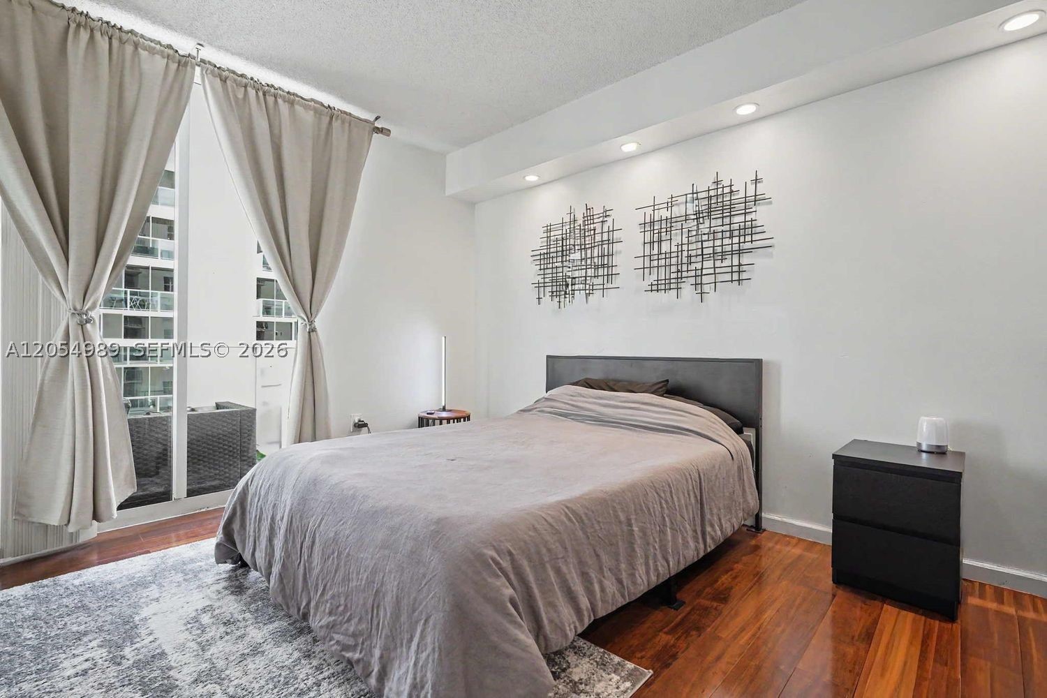 5085 NW 7th St #906, Miami FL 33126