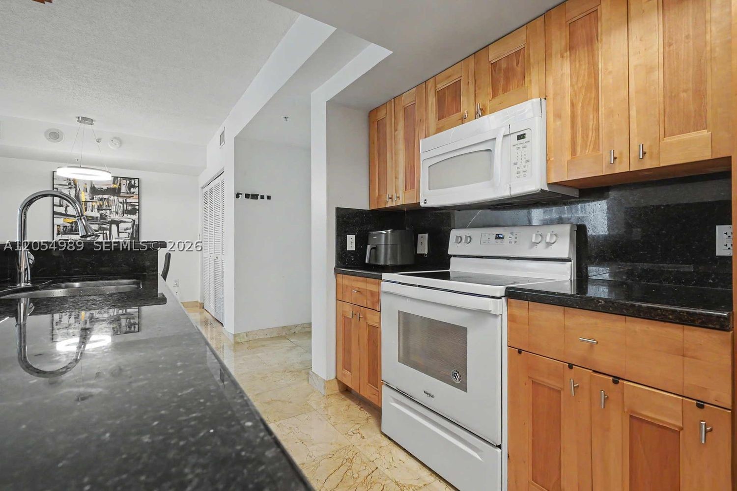 5085 NW 7th St #906, Miami FL 33126