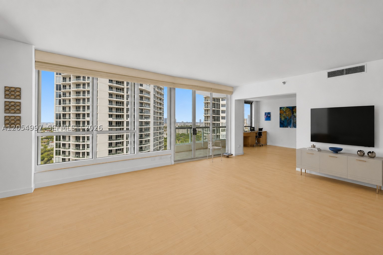 21150 Point Pl #1605, Aventura FL 33180