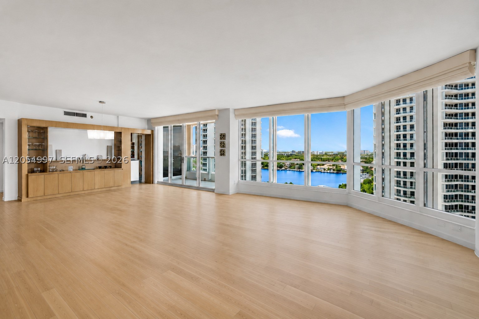 21150 Point Pl #1605, Aventura FL 33180