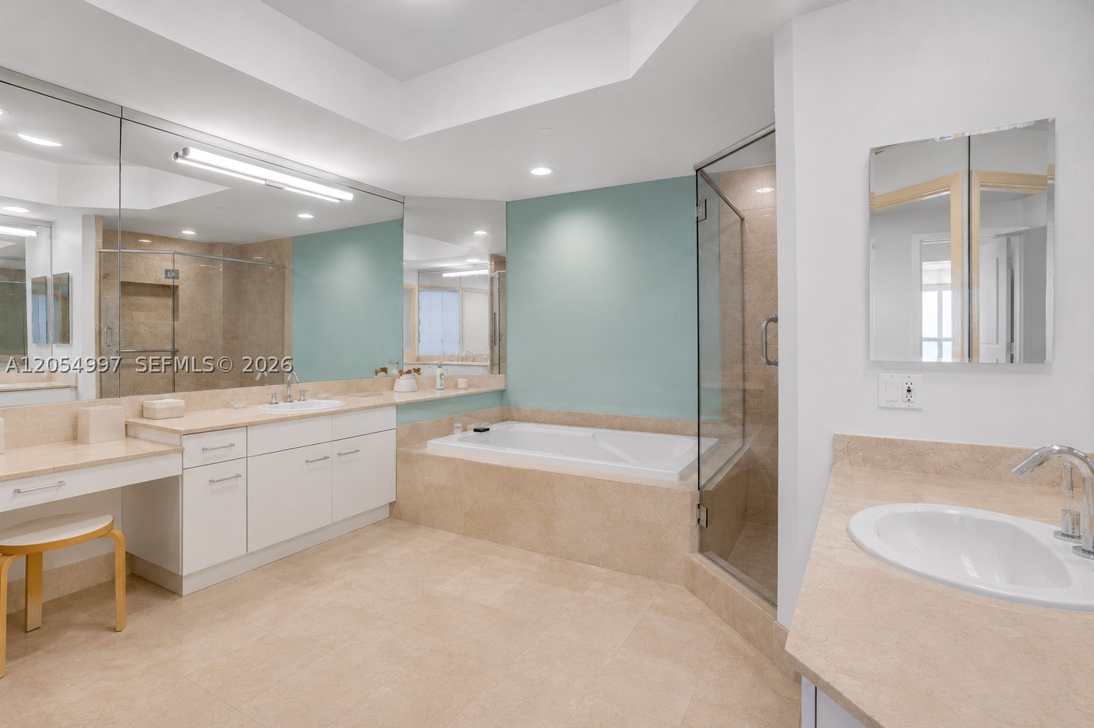 21150 Point Pl #1605, Aventura FL 33180