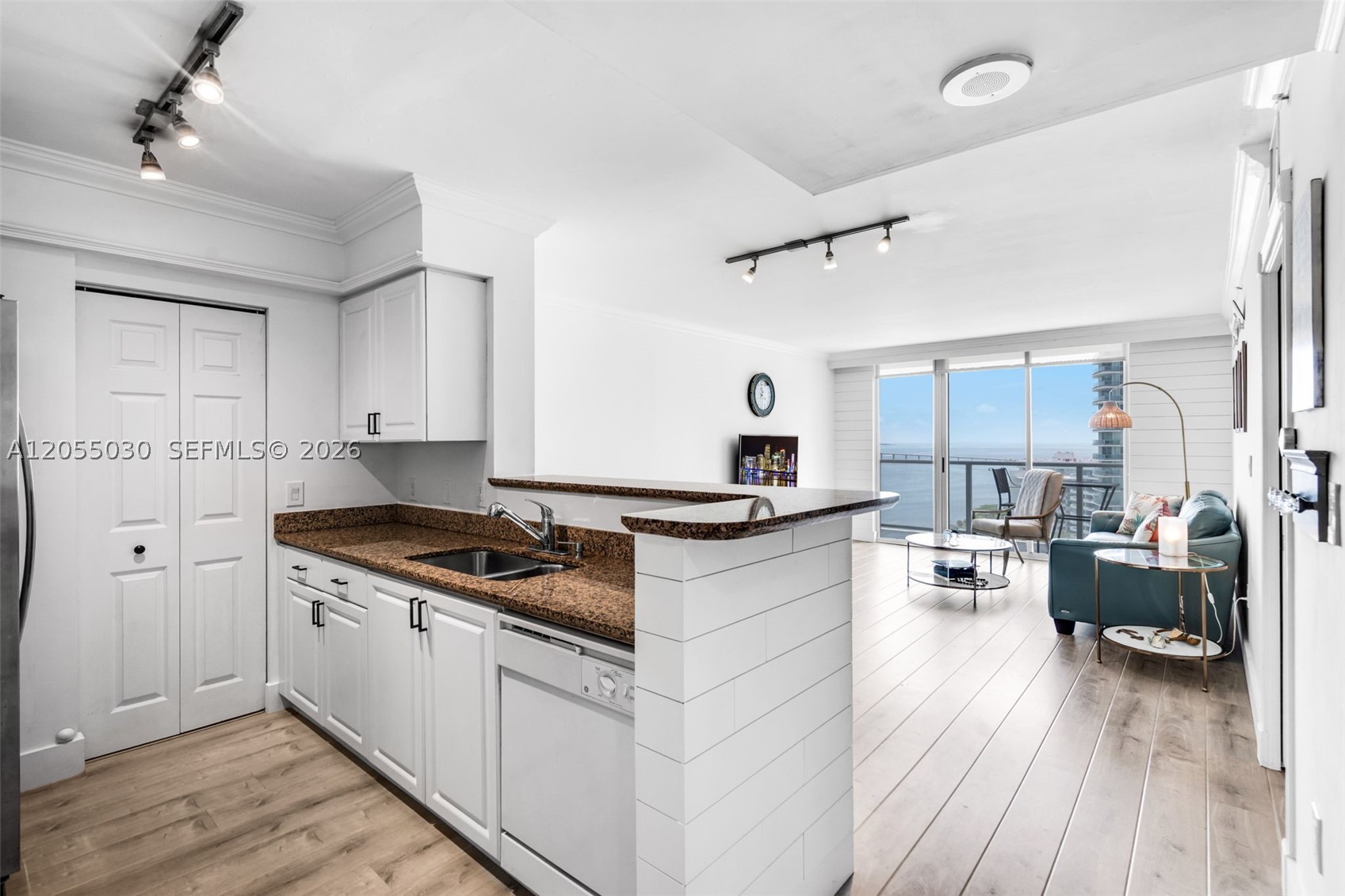 1155 Brickell Bay Dr #2007, Miami FL 33131
