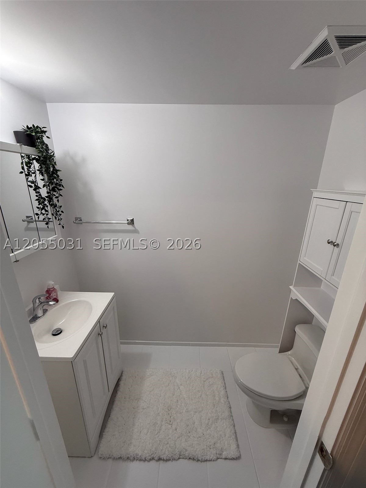 60 SW 13th St #1418, Miami FL 33130