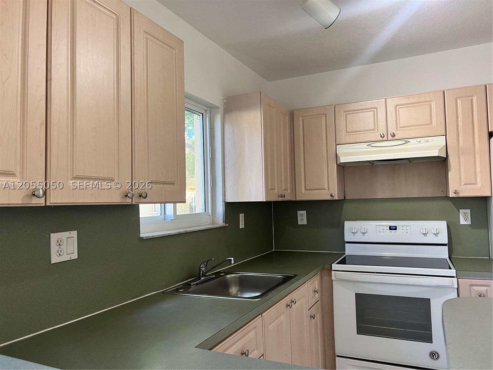 985 NE 33rd Ter #104, Homestead FL 33033