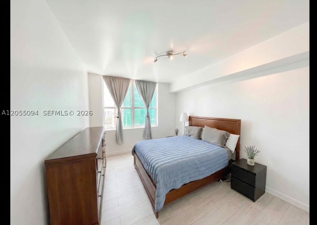 31 SE 5th St #3712, Miami FL 33131
