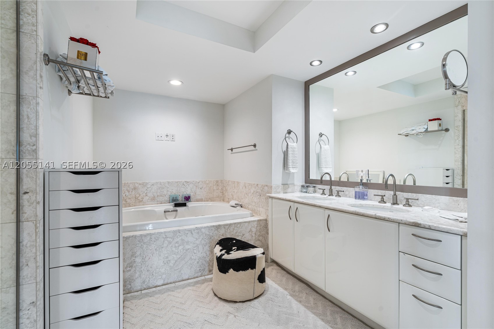 1331 Brickell Bay Dr #1611, Miami FL 33131