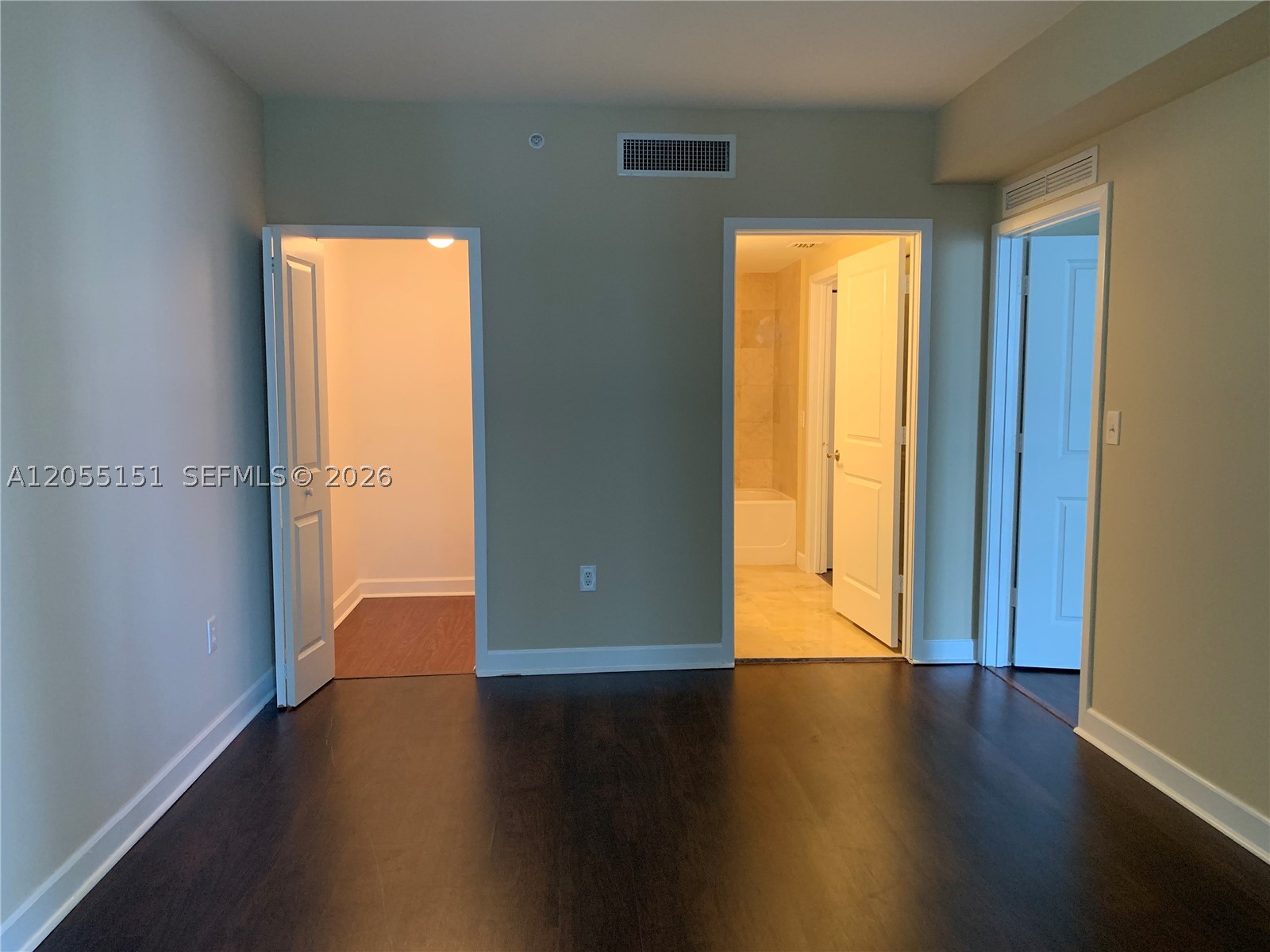 170 SE 14th St #1402, Miami FL 33131