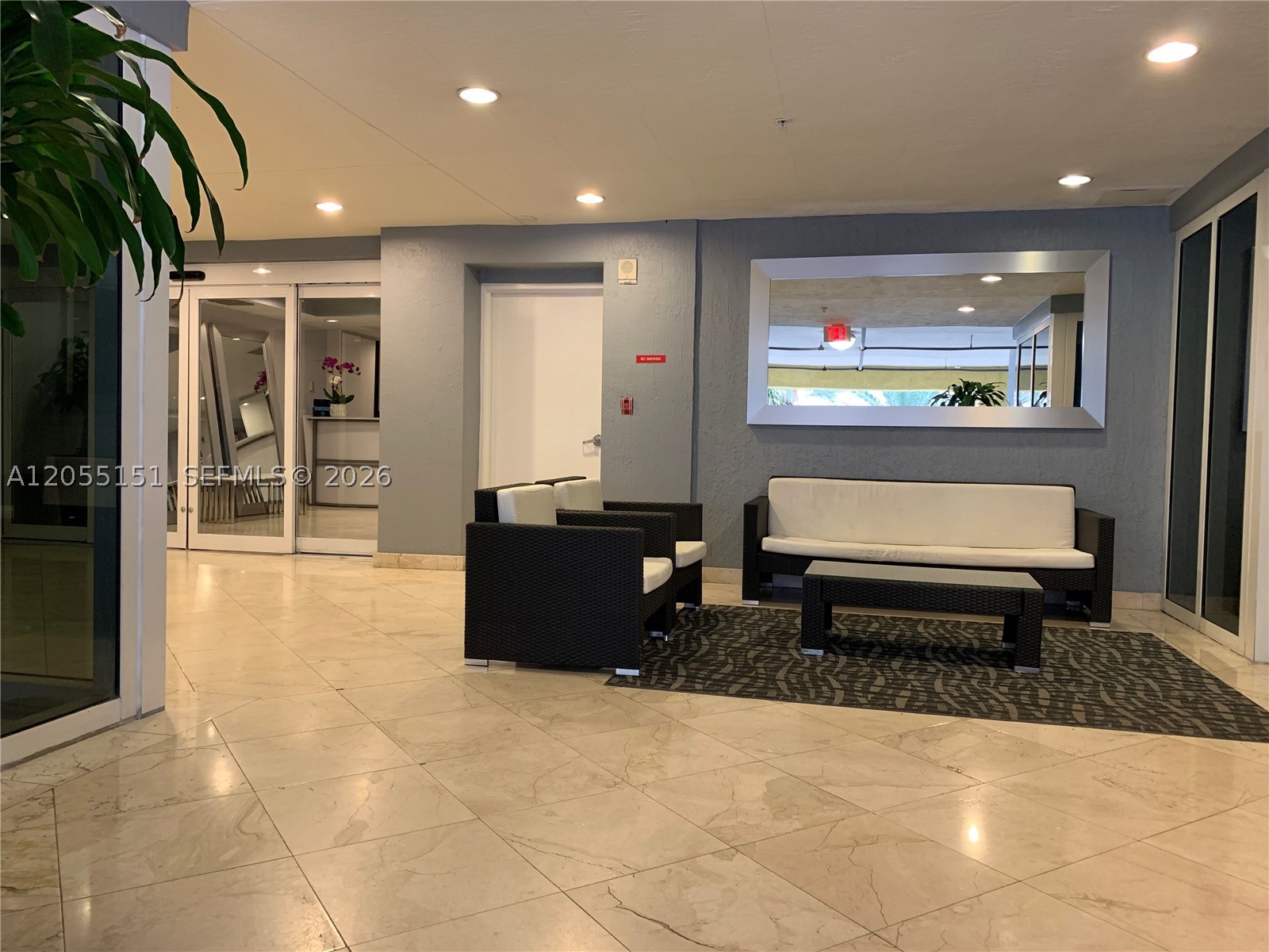 170 SE 14th St #1402, Miami FL 33131