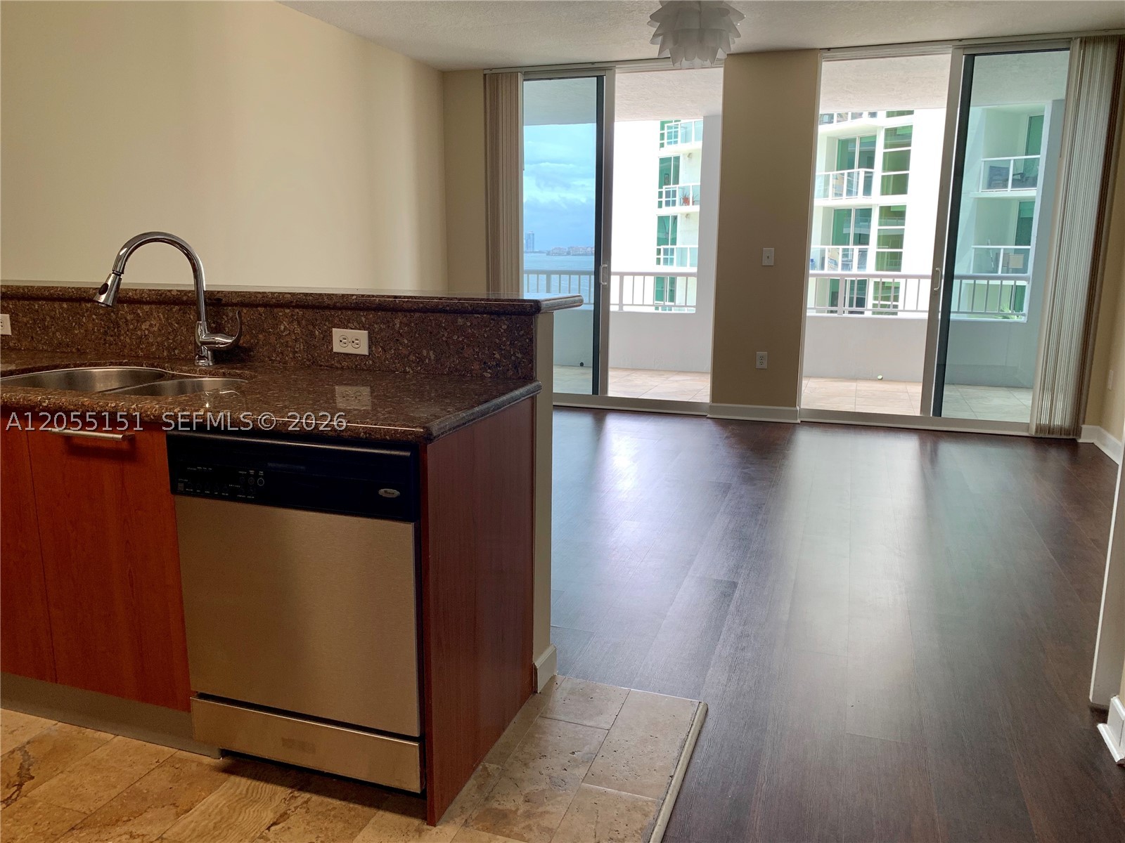 170 SE 14th St #1402, Miami FL 33131
