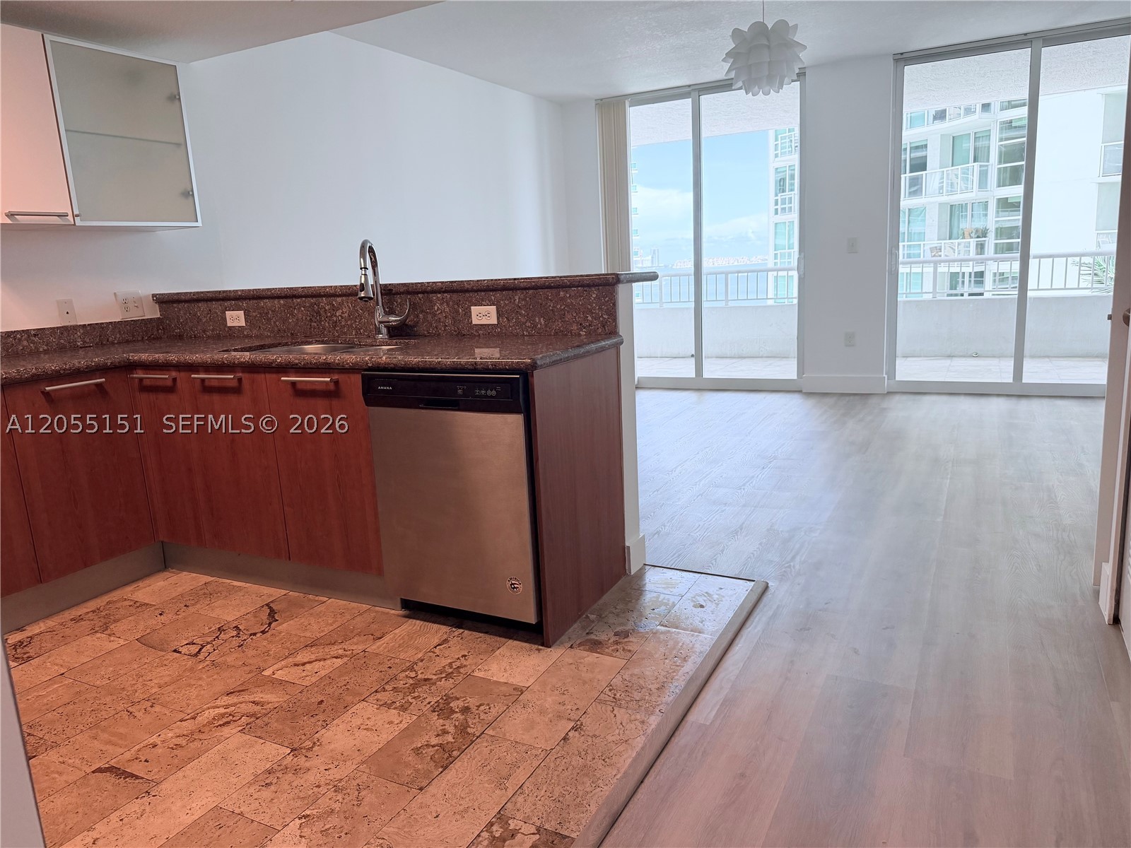 170 SE 14th St #1402, Miami FL 33131