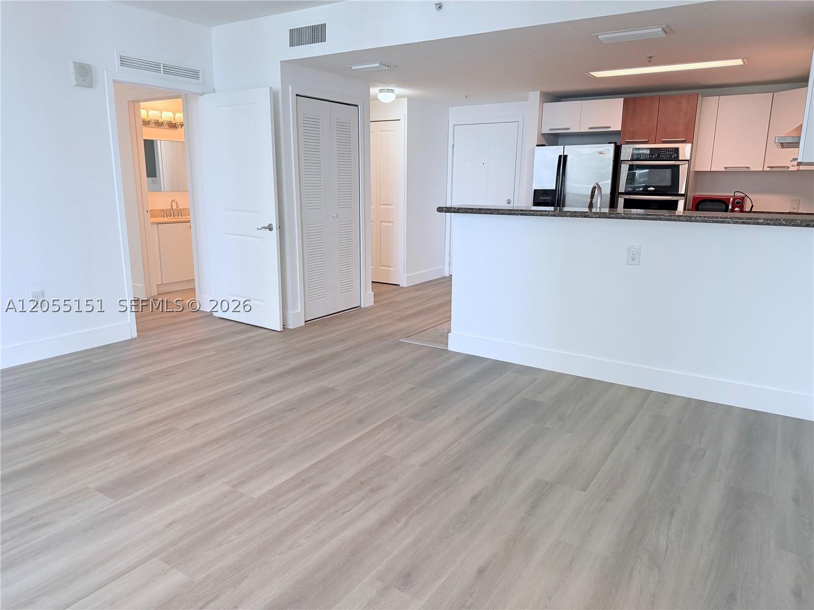 170 SE 14th St #1402, Miami FL 33131