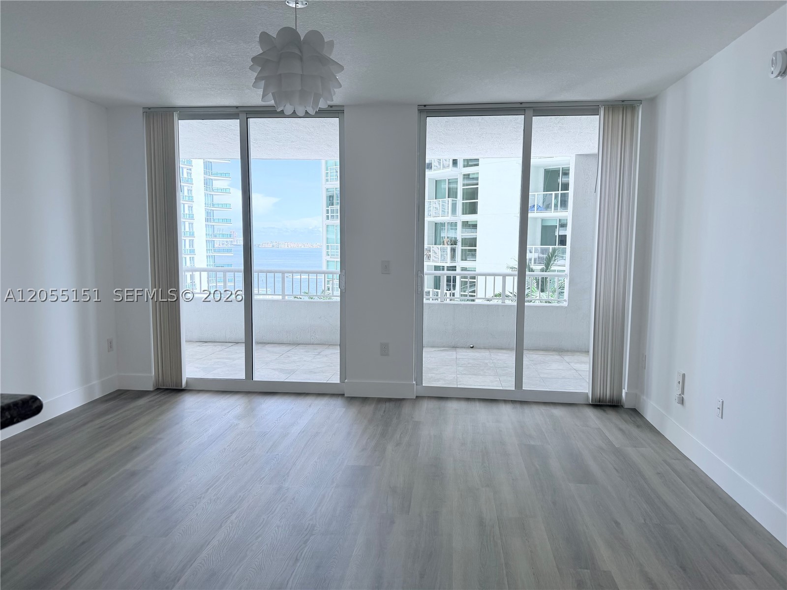 170 SE 14th St #1402, Miami FL 33131